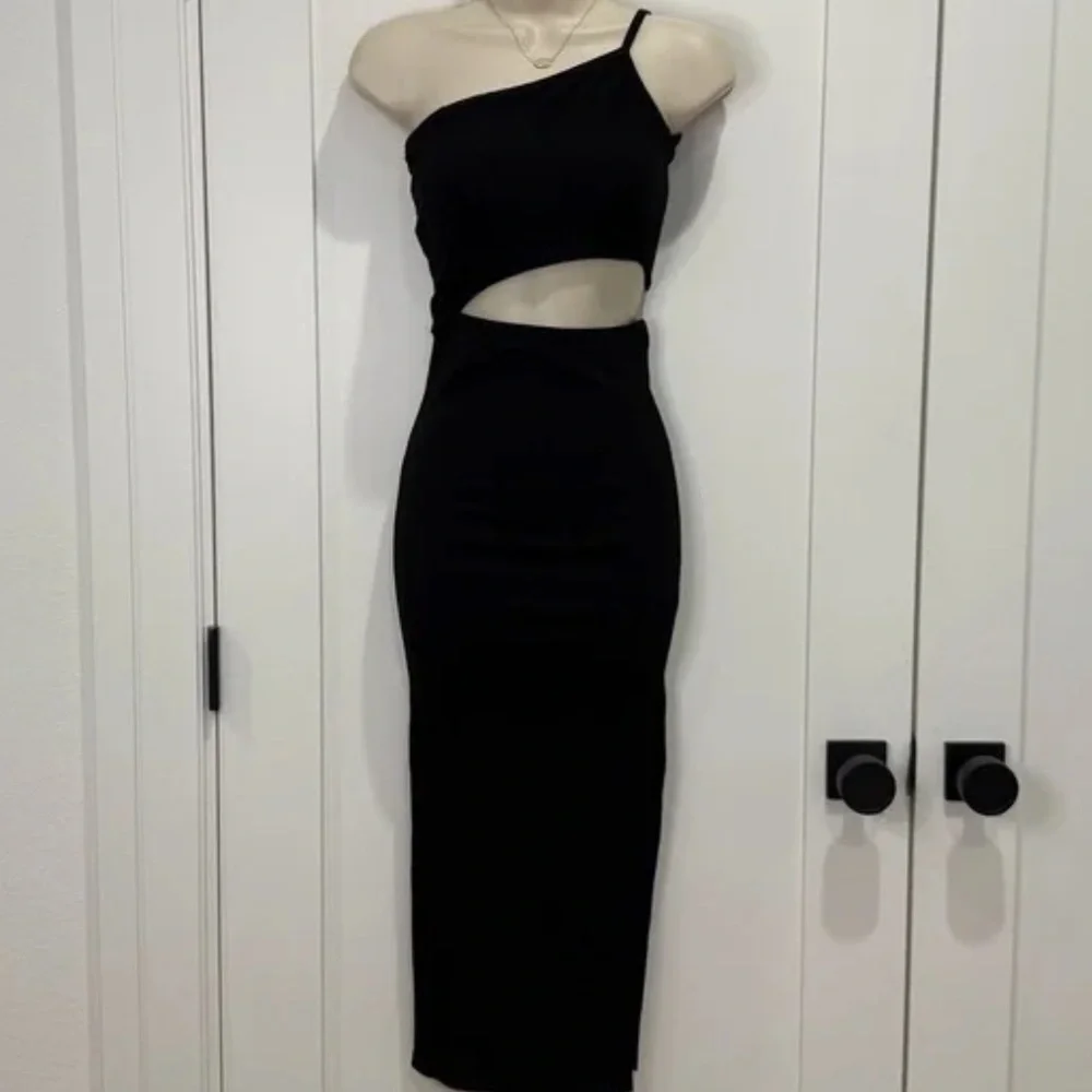AMABLE one shoulder cut out dress large Fits like M. Like new ! - Picture 3 of 6